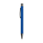 Stylo bille en aluminium recyclé, léger et élégant, avec encre bleue. Personnalisation par gravure laser ou impression numérique (quadri) sur plusieurs zones de marquage. Dimensions : 13,5 x 1 cm – Poids : 18g – Disponible en 8 couleurs.