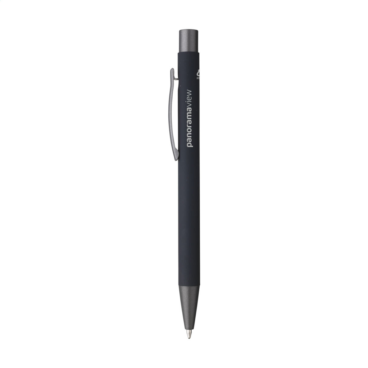 Stylo bille en aluminium recyclé, léger et élégant, avec encre bleue. Personnalisation par gravure laser ou impression numérique (quadri) sur plusieurs zones de marquage. Dimensions : 13,5 x 1 cm – Poids : 18g – Disponible en 8 couleurs.