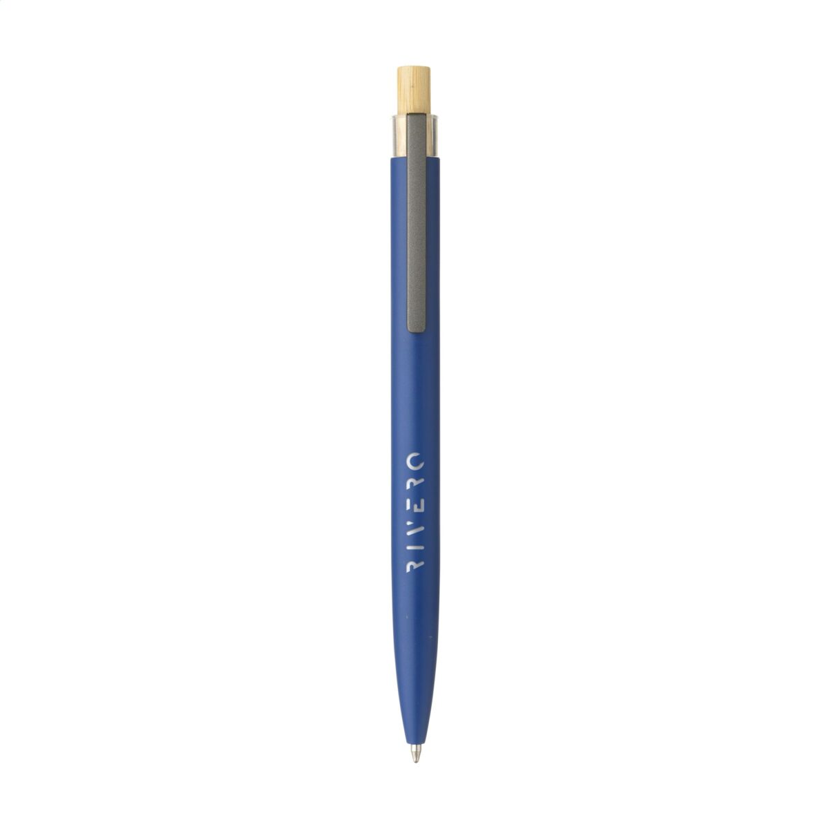 Stylo à bille à encre bleue avec un corps en aluminium 100% recyclé, un bouton-poussoir en bambou et un support en ABS recyclé. Certifié GRS, il contribue à la réduction de l'empreinte écologique.