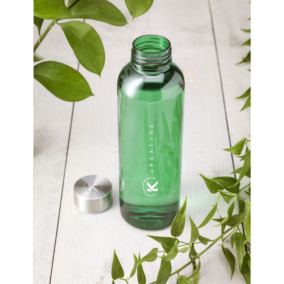 bouteille réutilisable Bouteille <strong data-start="249" data-end="279">réutilisable et écologique</strong>, fabriquée en <strong data-start="294" data-end="315">RPET 100% recyclé</strong>. Avec son <strong data-start="326" data-end="345">bouchon en inox</strong> et sa contenance de <strong data-start="366" data-end="376">500 ml</strong>, elle est idéale pour un usage quotidien. Disponible en plusieurs coloris : <strong data-start="453" data-end="514">translucide, bleu, turquoise, orange, rouge, vert et noir</strong>.