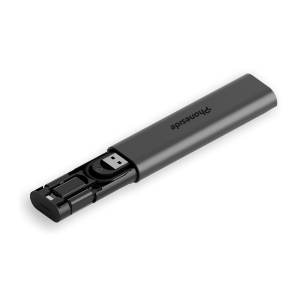 Kit de connectivité tout-en-un comprenant un câble USB-C 60W, des adaptateurs Lightning, Micro USB et USB-A, ainsi qu’un emplacement pour carte Micro SD et Nano SIM avec éjecteur de SIM intégré.