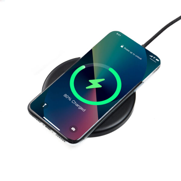 Chargeur à induction 15 W fabriqué en ABS recyclé, Made in France.