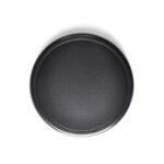 Chargeur à induction 15 W en ABS recyclé, compatible avec les appareils à charge sans fil. Dimensions : 75 x 10 mm. Poids : 50 g. Personnalisable par gravure laser sur une zone de 75 x 75 mm. Disponible en noir. Origine hors Europe.