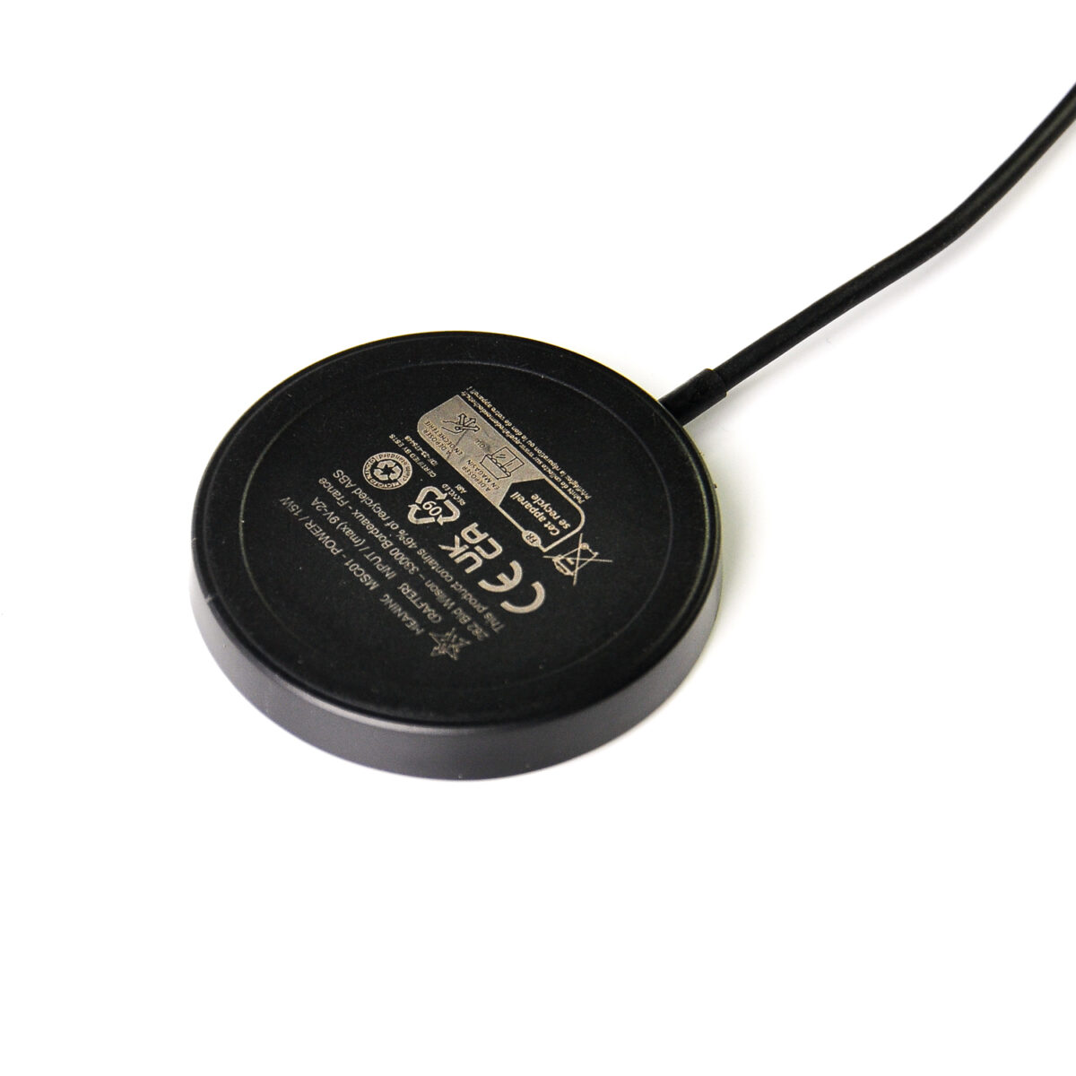 chargeur induction recyclé <strong data-start="169" data-end="195" data-is-only-node="">Chargeur induction 15W</strong> en plastique <strong data-start="209" data-end="224">ABS recyclé</strong>, certifié RCS. Compatible avec les appareils équipés de la charge sans fil. Inclut un <strong data-start="343" data-end="365">câble USB-C en TPE</strong> et un manuel d'utilisation dématérialisé. Zone de marquage de 75x75 mm, personnalisable par <strong data-start="444" data-end="461">gravure laser</strong>.
