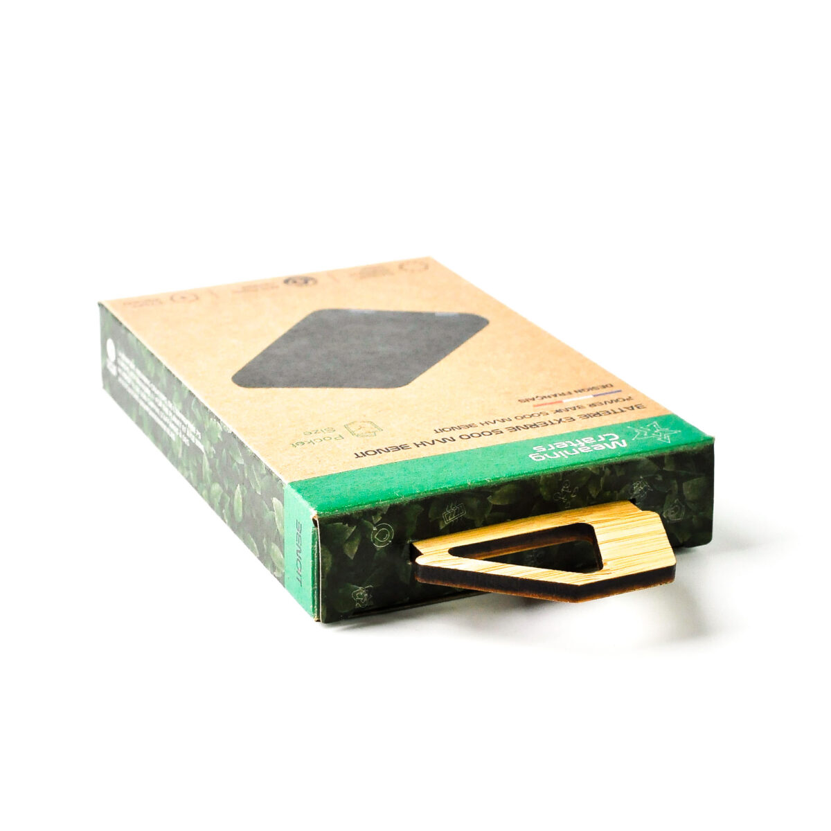 batterie externe personnalisable en RPET 5000 mAh <strong data-start="155" data-end="199" data-is-only-node="">Batterie externe en RPET 5000 mAh </strong> au format compact, dimensions 10 x 6,7 x 1,3 cm, poids 120 g. Coque en R-PET noir, capacité de 5000 mAh. Personnalisation par gravure laser sur une large zone de 100 x 67 mm.