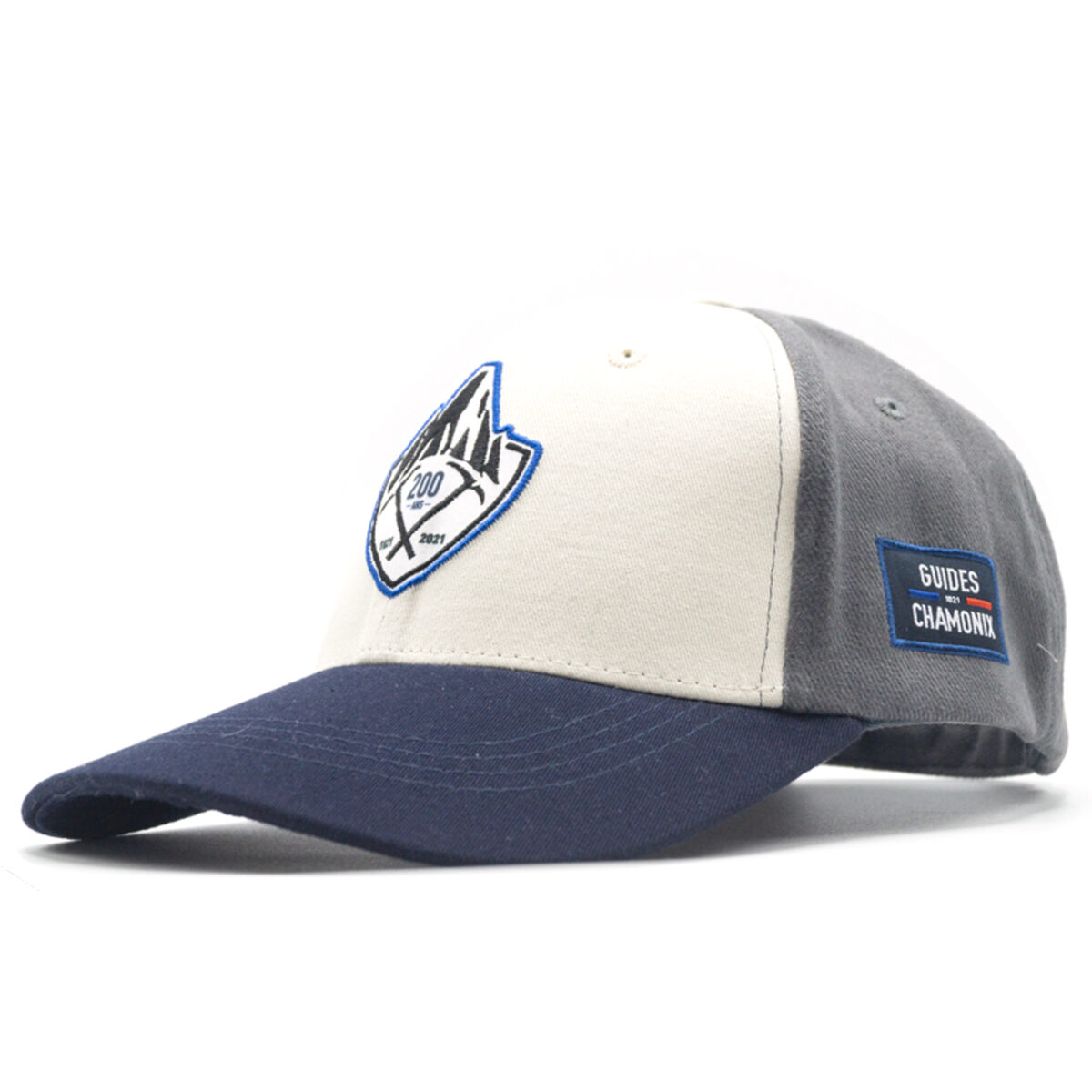 casquette française en coton bio personnalisable Casquette en <strong data-start="2005" data-end="2027">coton bio 280 g/m²</strong>, dimensions 21 x 17 x 11 cm, taille unique. <strong data-start="2072" data-end="2092">Personnalisation</strong> par broderie ou broderie 3D sur une zone de 40 x 80 mm. <strong data-start="2149" data-end="2178">Éléments personnalisables</strong> : couleurs des pans, visière, fermeture et choix des matières. Fabrication française dans un atelier à Montpellier. Plus de 30 coloris <strong data-start="2314" data-end="2325">Pantone</strong> disponibles.