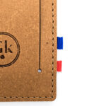 Porte étiquette bagage en cuir recyclé personnalisé modèle 03. Fabriqué en France, 11 couleurs, embossage ou dorure à chaud.