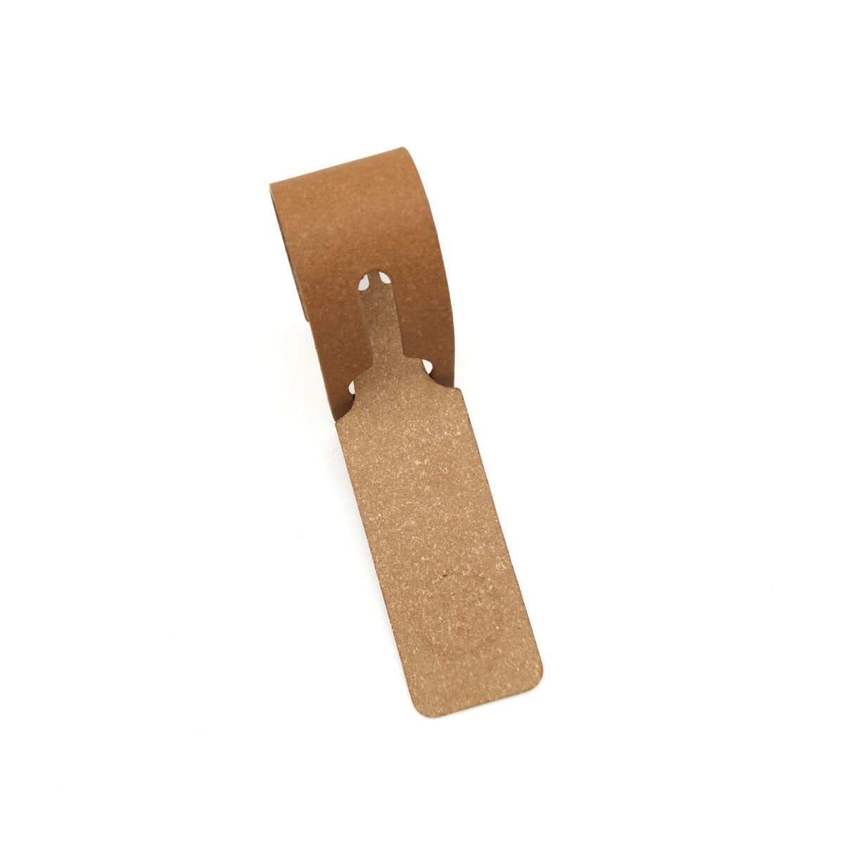 porte étiquette de bagage en cuir recyclé <strong data-start="1517" data-end="1562">Porte étiquette de bagage en cuir recyclé</strong> au format 21 x 3 x 0,1 cm. Fabriqué en cuir recyclé, il est disponible en plusieurs coloris. Techniques de personnalisation possibles : embossage ou dorure à chaud.