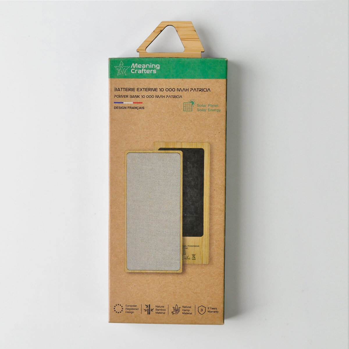 powerbank solaire personnalisable Batterie externe solaire en <strong data-start="1975" data-end="1998">bambou certifié FSC</strong> et chanvre naturel, capacité de 10 000 mAh avec panneau solaire 1W, dimensions 159 x 73,5 x 20 mm, poids de 0,25 kg. Fourni avec câble type C en TPE et manuel dématérialisé. <strong data-start="2173" data-end="2193">Personnalisation</strong> par impression numérique sur une zone de 159 x 73,5 x 20 mm. Conditionnement en boîte papier FSC mix.