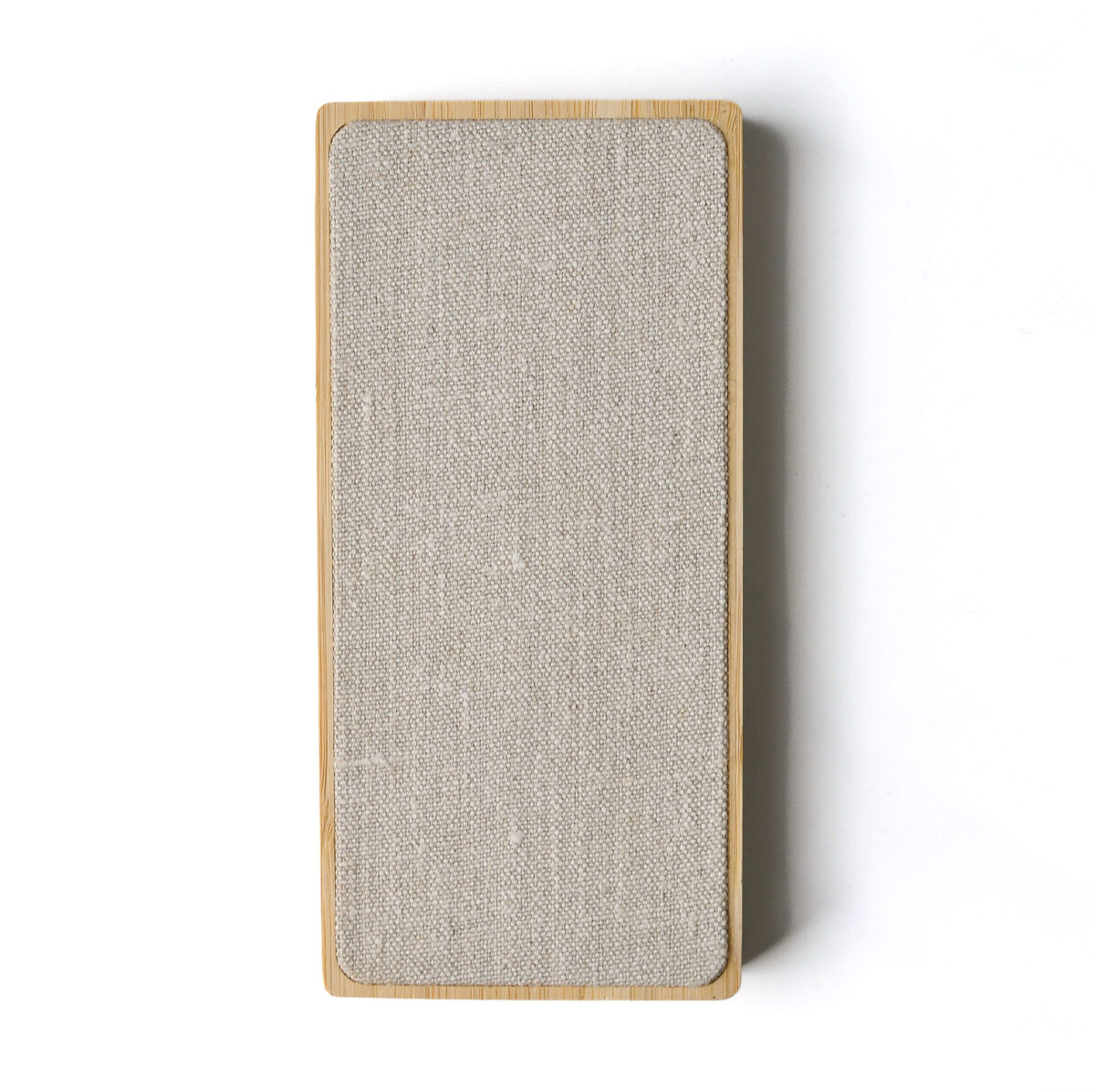 powerbank solaire personnalisable Batterie externe solaire en <strong data-start="1975" data-end="1998">bambou certifié FSC</strong> et chanvre naturel, capacité de 10 000 mAh avec panneau solaire 1W, dimensions 159 x 73,5 x 20 mm, poids de 0,25 kg. Fourni avec câble type C en TPE et manuel dématérialisé. <strong data-start="2173" data-end="2193">Personnalisation</strong> par impression numérique sur une zone de 159 x 73,5 x 20 mm. Conditionnement en boîte papier FSC mix.