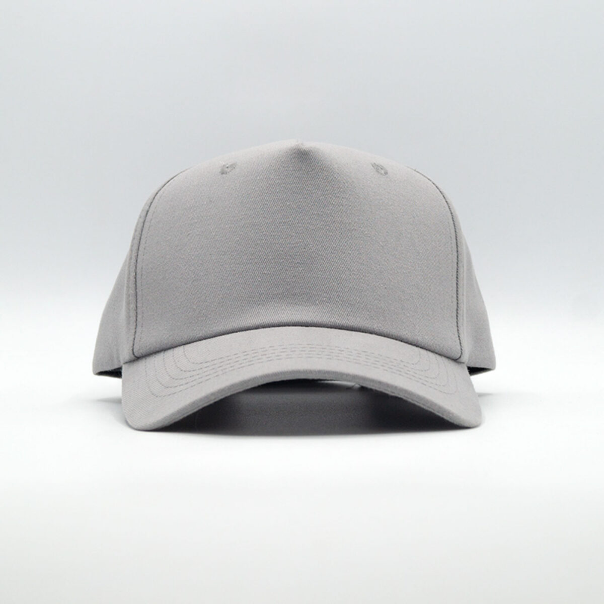 casquette en coton bio personnalisable Casquette <strong data-start="1945" data-end="1956">Trucker</strong> en <strong data-start="1960" data-end="1982">coton bio 280 g/m²</strong>, coupe 5 pans avec front carré et visière incurvée. Dimensions 21 x 17 x 11 cm, taille unique. <strong data-start="2078" data-end="2098">Personnalisation</strong> par broderie ou broderie 3D sur une zone de 40 x 80 mm. Plus de 30 coloris <strong data-start="2174" data-end="2185">Pantone</strong> disponibles. Fabrication française à Montpellier.