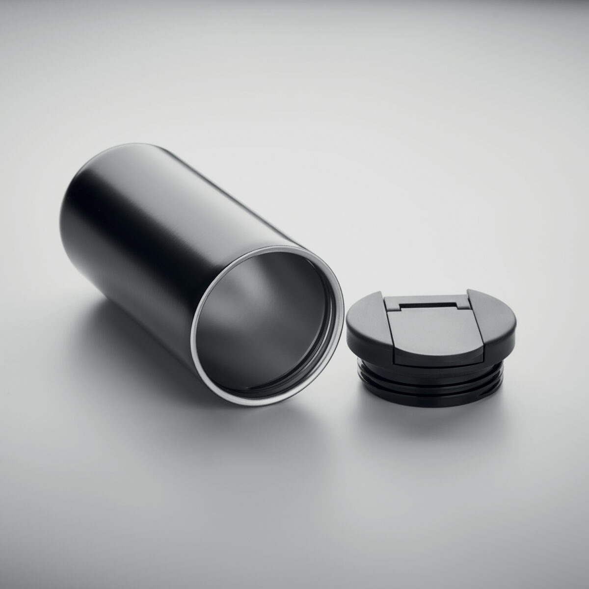 Bouteille Isotherme en Acier Inoxydable Durable pour un Quotidien Écologique <strong data-start="268" data-end="295">Mug en acier inoxydable</strong> à double paroi avec isolation à vide, contenance de 330 ml. Dimensions Ø6,5 x 16,5 cm pour un poids de 0,218 kg. Personnalisation possible par impression numérique 360° (214 x 120 mm), gravure laser 360° (214 x 120 mm), sérigraphie circulaire (170 x 90 mm) ou gravure laser frontale (30 x 60 mm).