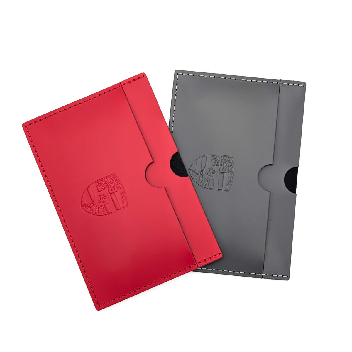 Étui de carte grise <strong data-start="282" data-end="321">Étui de carte grise en cuir recyclé</strong>, fabriqué en France, élégant et résistant, conçu pour protéger et organiser vos documents. <strong data-start="393" data-end="427">Personnalisation par embossage</strong> sur une <strong data-start="436" data-end="472">zone de marquage de 100 x 100 mm</strong>.  