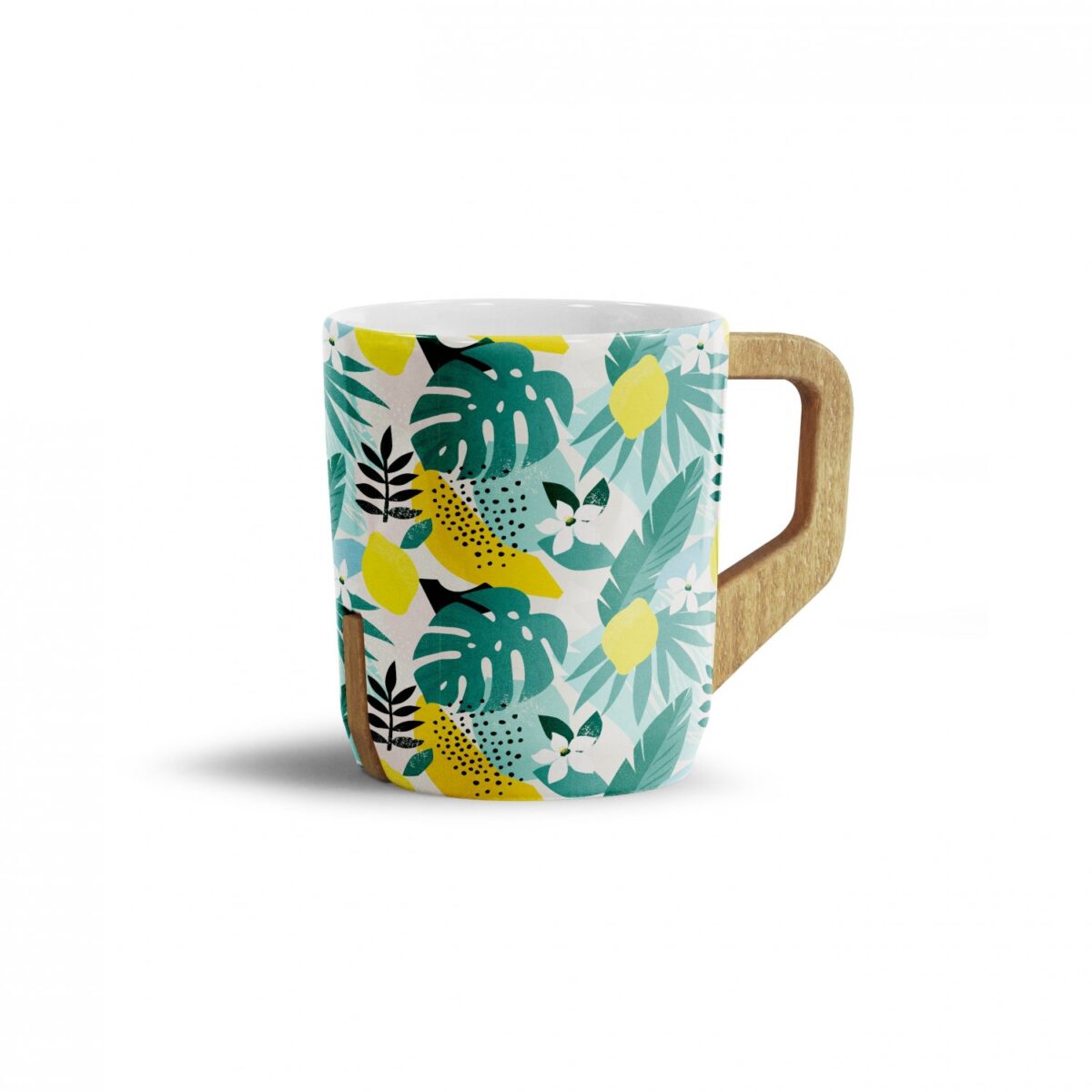 mug coloré avec anse en bois <b>Mug coloré avec anse en bois de hêtre</b> en <b>céramique</b>, contenance <b>320 ml / 32 cl</b>, hauteur <b>8,4 cm</b>, poids <b>0,300 kg</b>, compatible <b>lave-vaisselle</b> et <b>micro-ondes</b>. Anse en <b>bois de hêtre amovible</b> pour le lavage, large choix de <b>couleurs</b> pour un rendu original. Personnalisation en <b>transfert sérigraphique (1 ou 2 couleurs)</b> avec <b>logo placé</b> ou impression <b>all over</b>, ou livraison <b>sans personnalisation</b> pour un mug prêt à offrir.