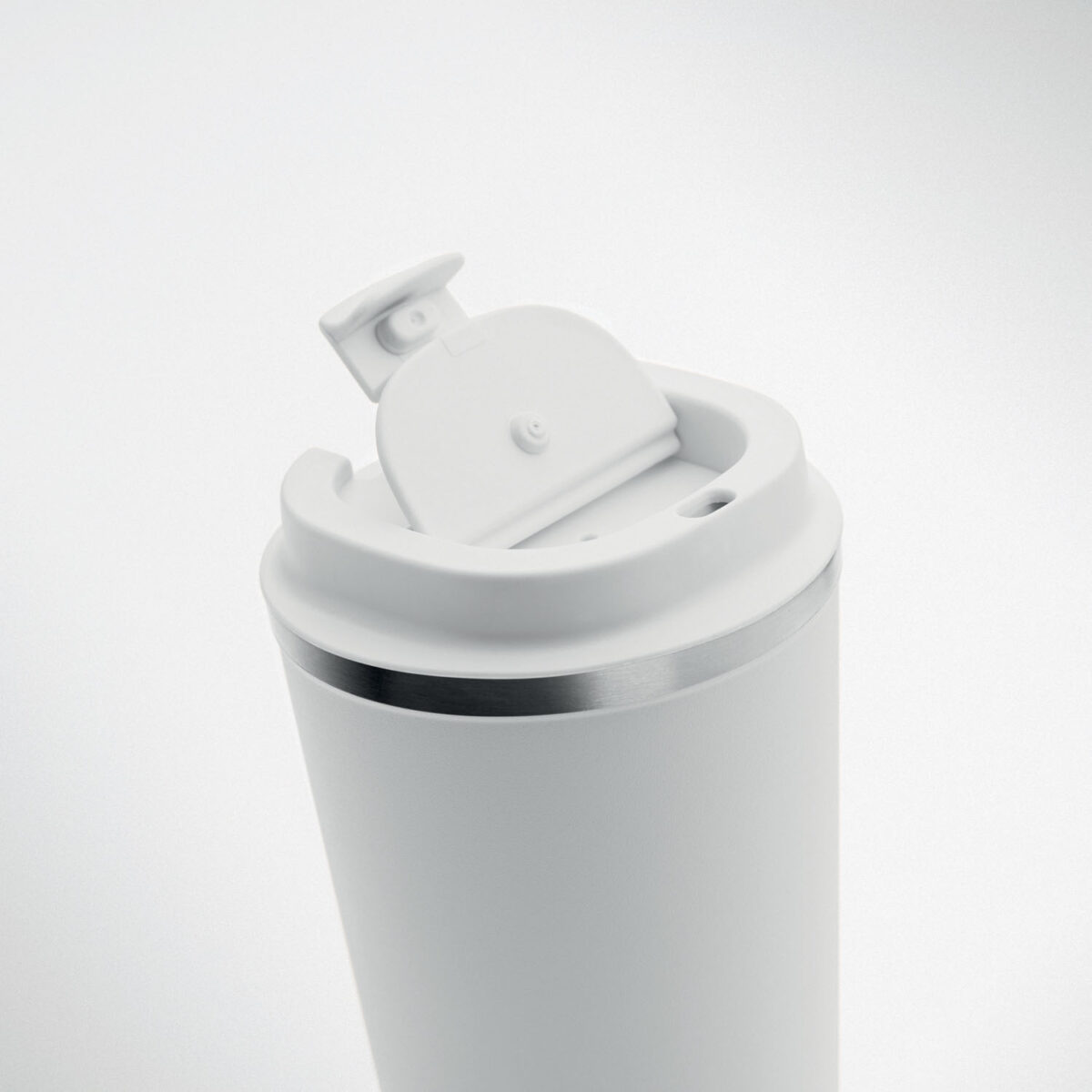 thermos en acier inox <b>Gobelet en acier inoxydable à double paroi</b> de <b>350 ml</b> avec <b>couvercle en PP</b>, dimensions <b>8,5 x 8,5 x 14 cm</b> pour un poids de <b>293 g</b>. <b>Étanche</b>, <b>isotherme</b> et compatible <b>lave-vaisselle</b>, disponible en <b>Beige</b>, <b>Blanc</b>, <b>Bleu</b>, <b>Métal</b>, <b>Noir</b> et <b>Vert</b>. Personnalisation par <b>gravure laser</b>, <b>gravure laser 360°</b>, <b>impression numérique 360° (quadri)</b> ou <b>sérigraphie circulaire (1 couleur)</b> avec <b>zones de marquage</b> dédiées sur le corps du gobelet.