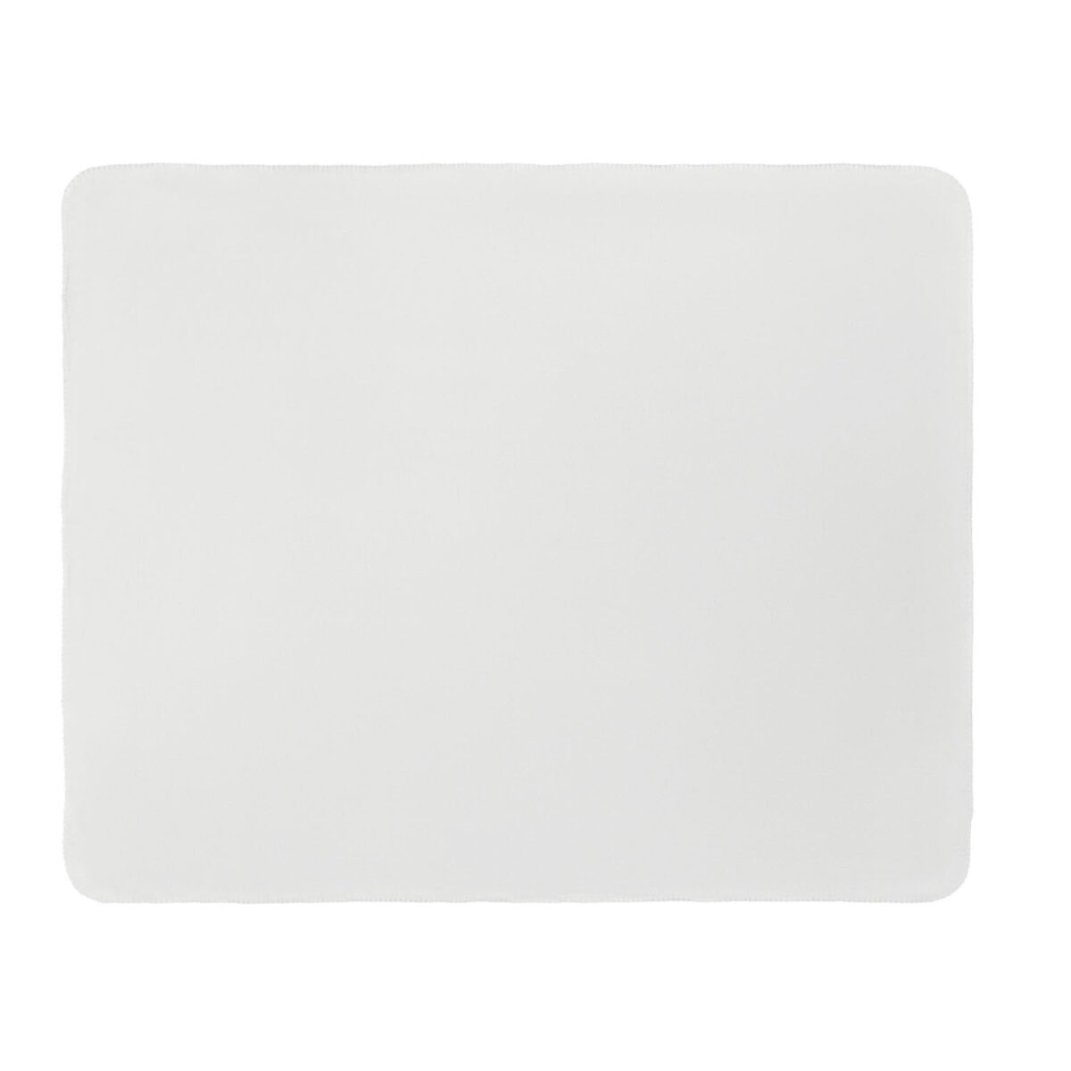 couverture polaire en RPET Couverture polaire en <b>RPET</b> (PET recyclé) <b>130 gr/m²</b>, format généreux <b>120 x 150 cm</b> pour un confort optimal, poids léger de <b>0,275 kg</b>, idéale comme <b>goodies Rpet</b> pour vos <b>concours / challenge interne</b> ou cadeaux d’entreprise responsables. Disponible en plusieurs coloris (<b>gris</b>, <b>rouge</b>, <b>bleu</b>, <b>bleu marine</b>, <b>blanc</b>, <b>noir</b>), personnalisable en <b>broderie</b> ou <b>transfert numérique (quadri)</b> sur une zone de marquage dédiée, ou livrée <b>sans personnalisation</b>.